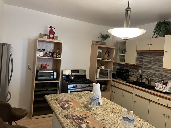 Kitchen - 1109 Ross Ave Unit 1109 Apt1#Fully furnished