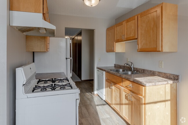 2BR, 1BA - 945SF - Kitchen