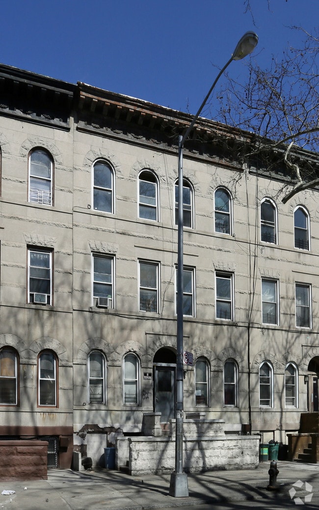 Photo - The Maison on Halsey