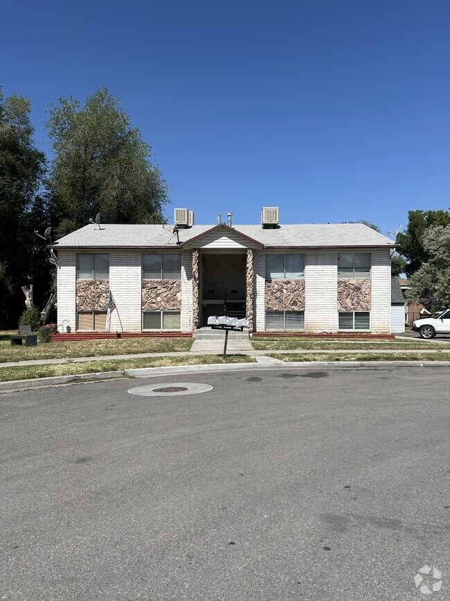 Building Photo - 8476 S Westridge St Rental