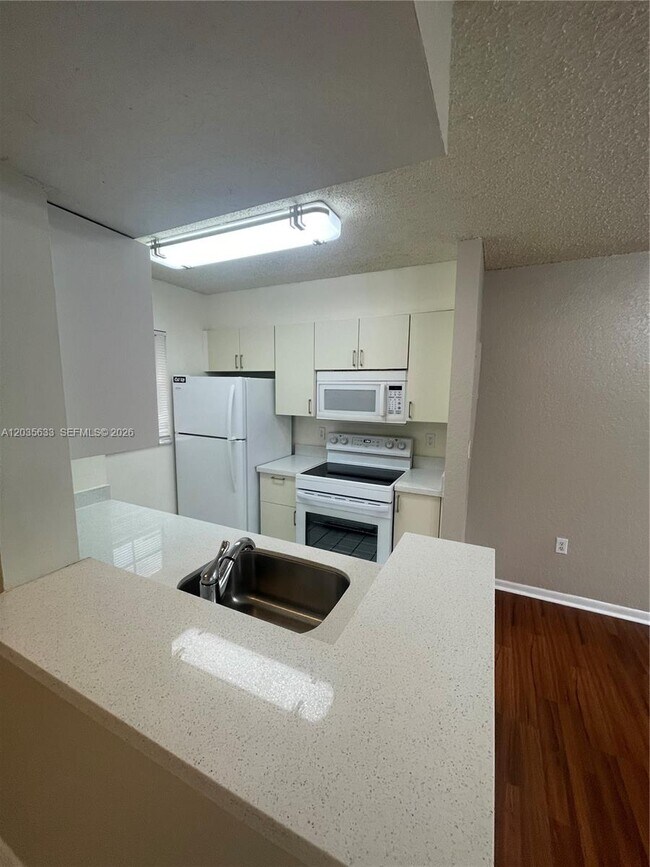 Photo - 2811 N Oakland Forest Dr Unit 206