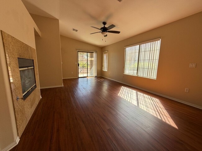 Photo - Gorgeous 2 bedroom townhouse Ready for immedate move-in!