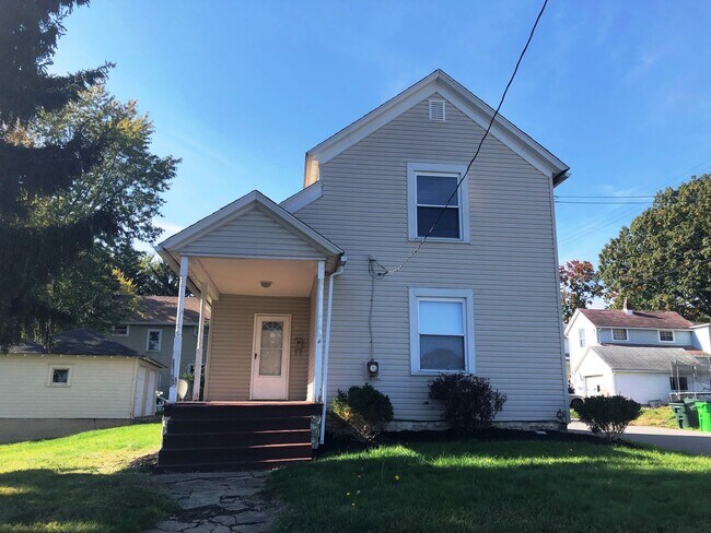 2 BR Barberton Home - 2 BR Barberton Home