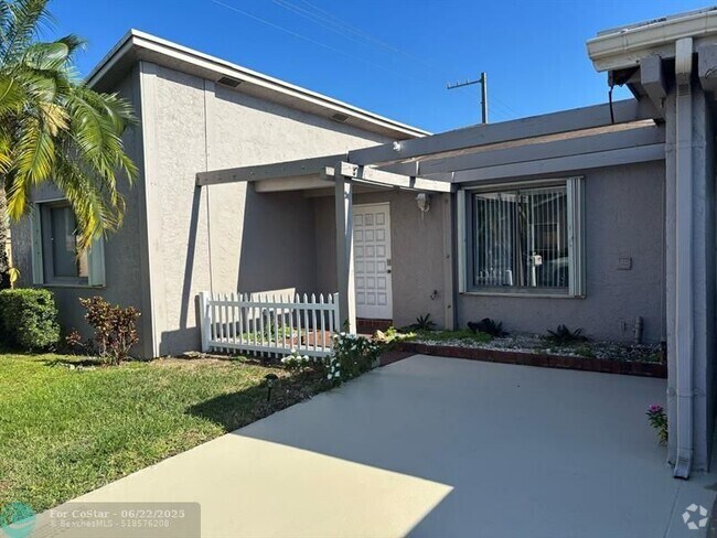 Building Photo - 14838 Wildflower Ln Unit 14838 Rental