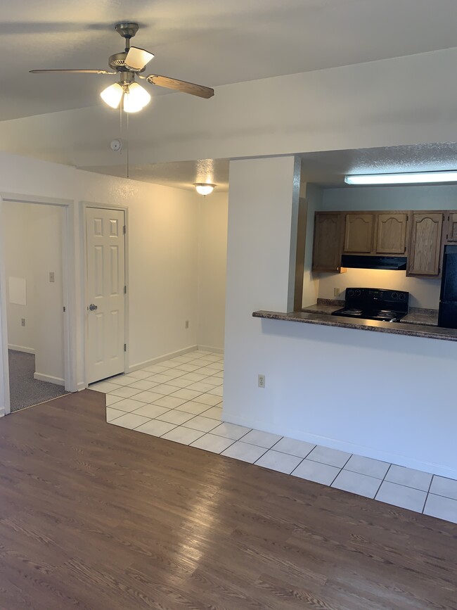 Building Photo - 2704 Wakefield Dr Unit 1