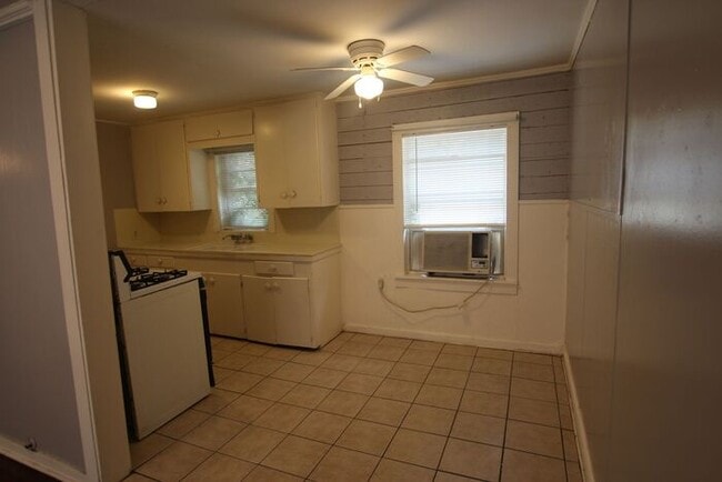 Photo - Available! 1 Bedroom 1 Bathroom Apartment close to Downtown Tyler!