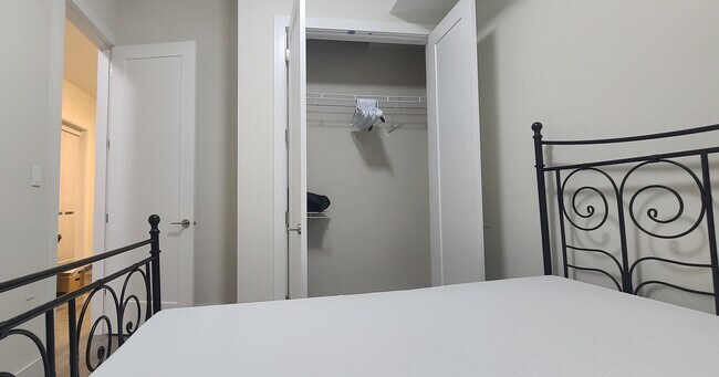 Photo - 16777 16A Av