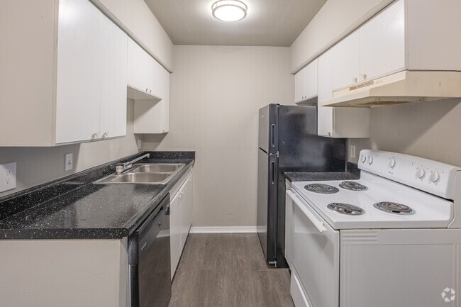 2BR, 1BA - 950SF - Kitchen