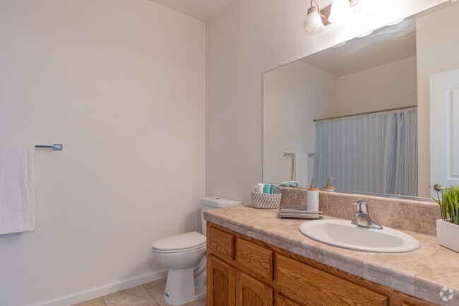 2BR, 1BA - 854SF Upstairs