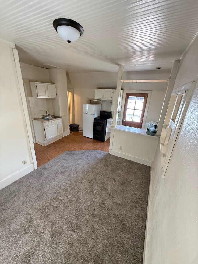 748 Teller Ave Unit 2
