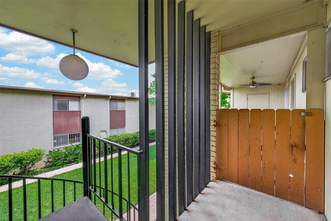 Photo - 7714 Renwick Dr Unit M67