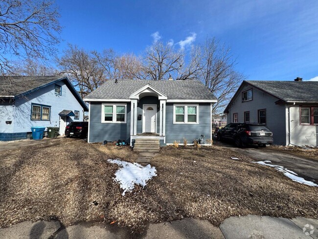 Building Photo - Cozy 3 Bed House in Waterloo, Iowa