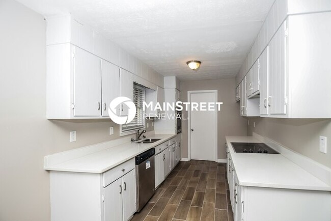Photo - 3 Bedroom Pet-Friendly Home in Powder Springs, GA with Main Street Renewal