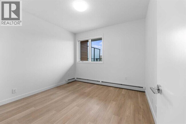 Photo - 8500-8519 19 Ave SE