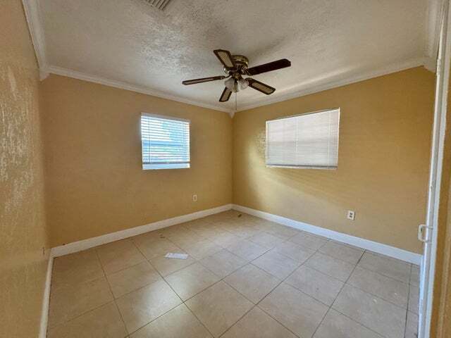 Photo - 867 Caroline Cir