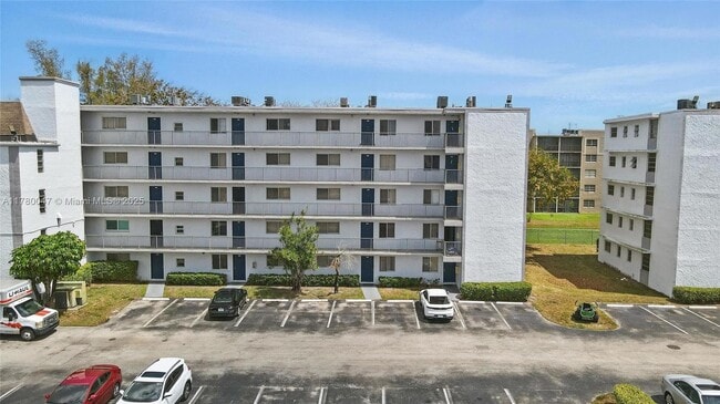 Photo - 8540 N Sherman Cir Unit 408
