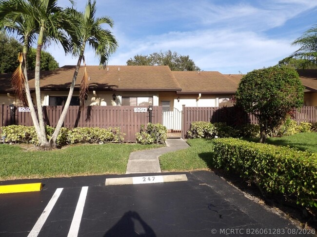 Photo - 606 Sea Pine Way