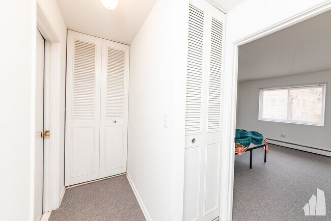 Photo - 520 W Aldine Ave