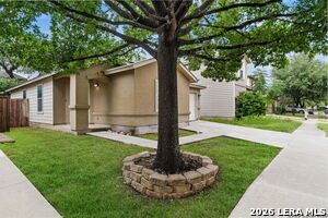 Photo - 323 Amberdale Oak