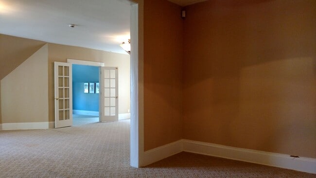 Building Photo - Historic Adler House - Spacious Top-Floor ... Unit 1681 A