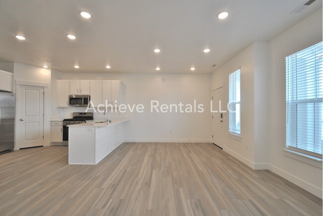 Photo - 560 S 1225 W