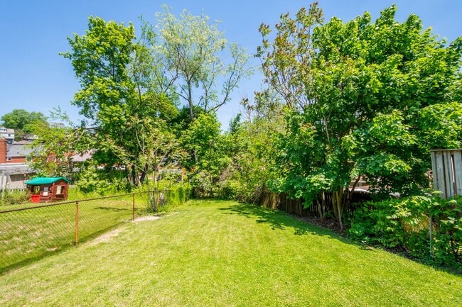 Photo - AVAILABLE NOW! RENOVATED 2-BEDROOM IN BEEC...