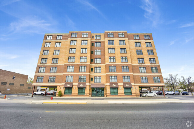 Building Photo - 1930 N Harlem Ave Unit 404 Rental