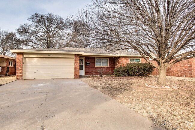 Building Photo - Spectacular Three Bedroom Home Nestled Nea...