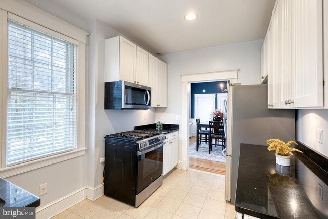 Photo - 401 E Lake Ave