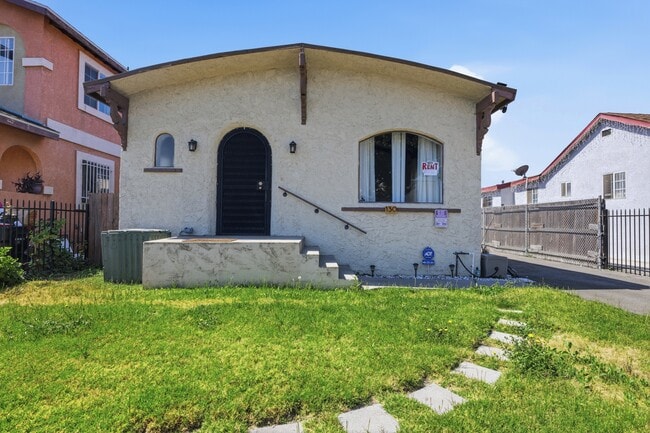 Building Photo - 130 E Colden Ave Unit 1