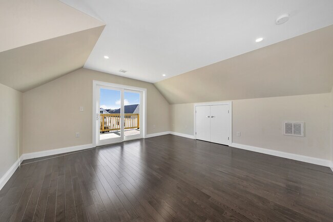 43 Wright Ave Unit 2