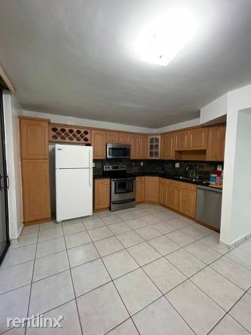 3 br, 2 bath House - 8615 NW 8th St Apt 107 - 3 br, 2 bath House - 8615 NW 8th St Apt 107