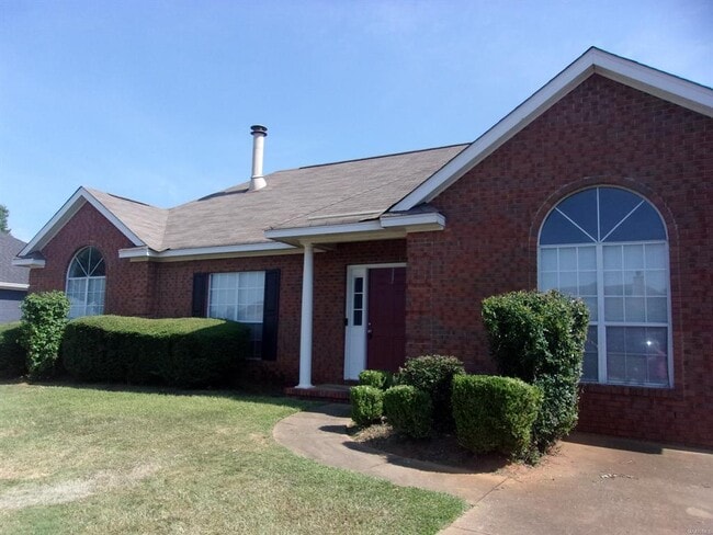 Building Photo - 826 Bluegrass Dr