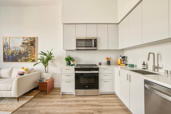 Junior/Urban One Bedroom Kitchen