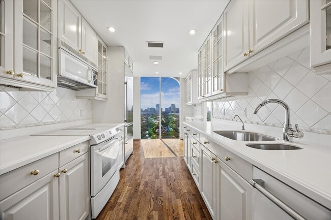 Building Photo - 3711 San Felipe St Unit 14A