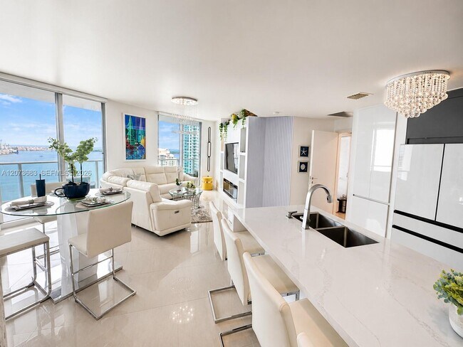 Photo - 300 S Biscayne Blvd Unidad T-2910