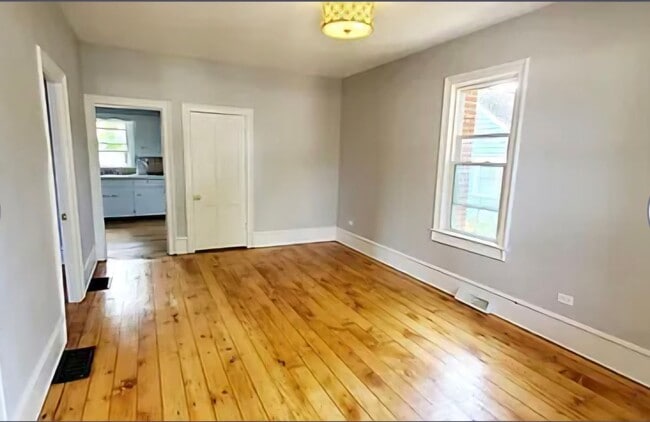 Photo - 850 Fulton St W