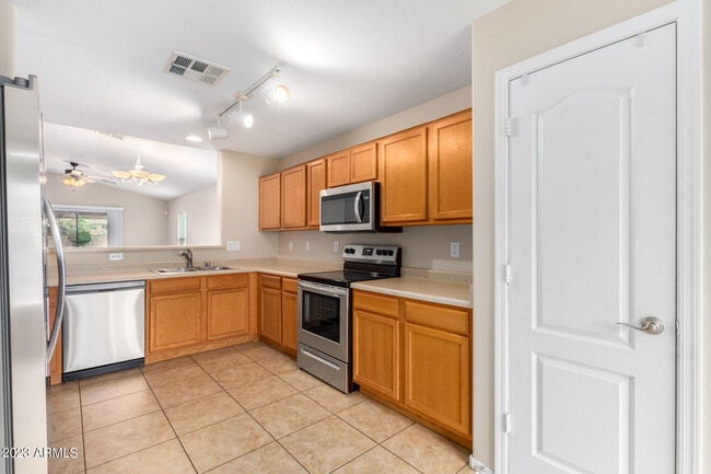 Photo - 946 S 166th Ave