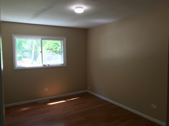 Photo - 524 Allanson Rd