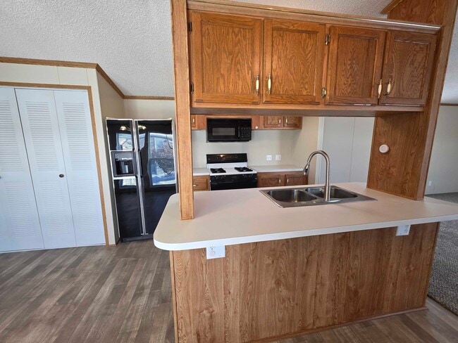 Photo - 4461 Beechwood St