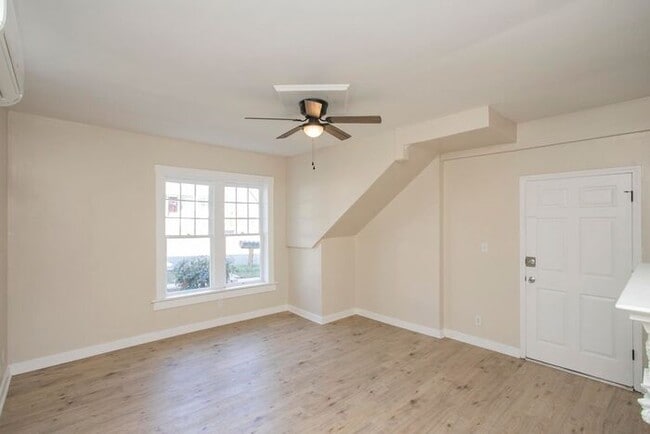 Photo - LOCATION! 1/1 Bed Bath Downtown!