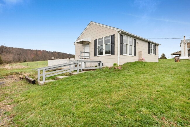 Building Photo - Fully Furnished Bright & Comfortable 1-Bedroom Cottage Available for Rent