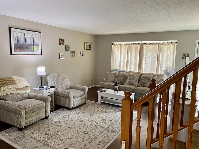 Photo - 516 Hollyberry Way