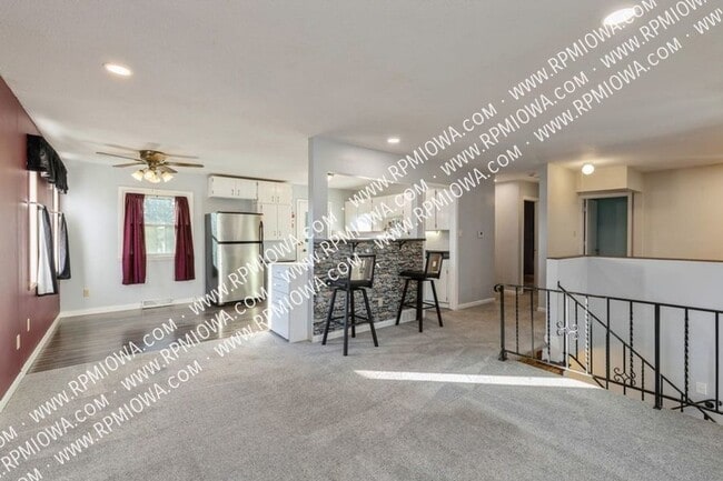 Photo - 306 NE Grant St