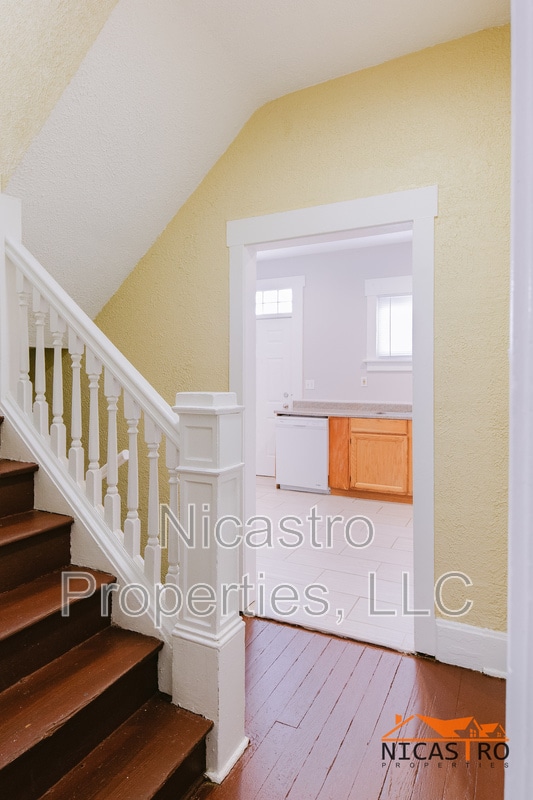 Photo - 172 E 11th Ave