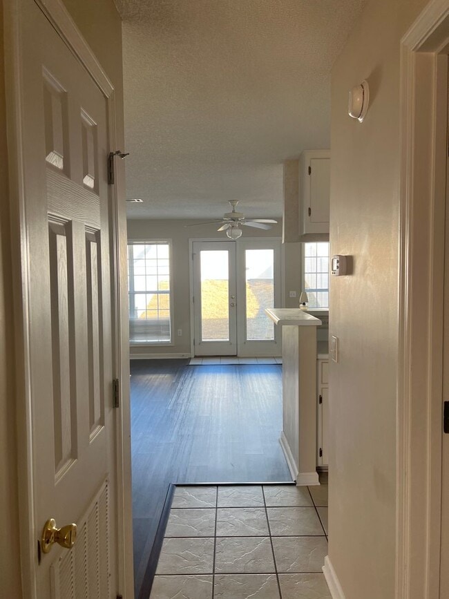 Photo - 121 S Springview Dr