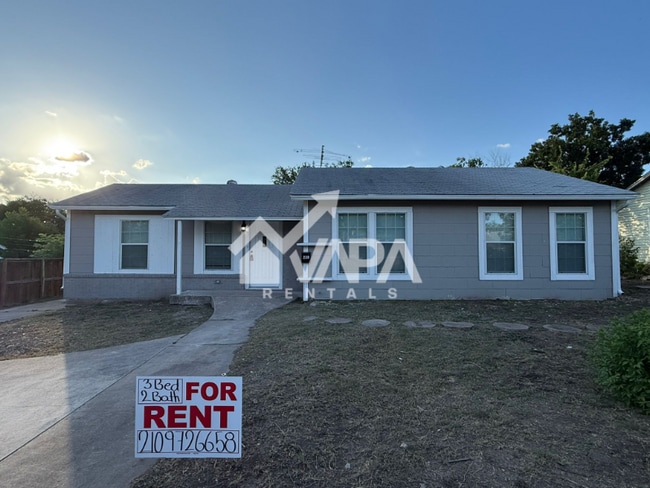 Photo - 239 Erskine Pl