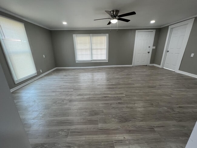 Photo - 414 E Washington Ave