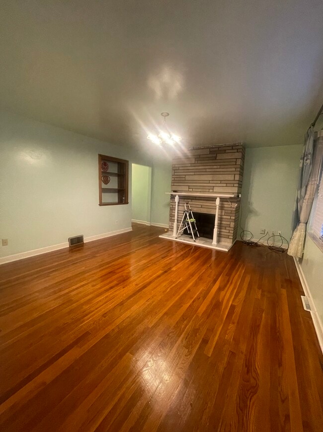 Photo - 2832 Longfield Rd