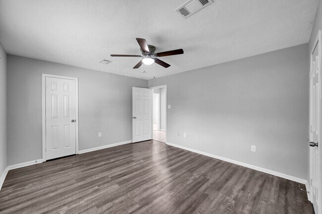 Photo - 4 Little John Ln